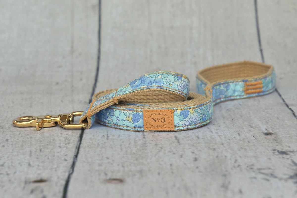 3/4 Light Blue Flowers Collar